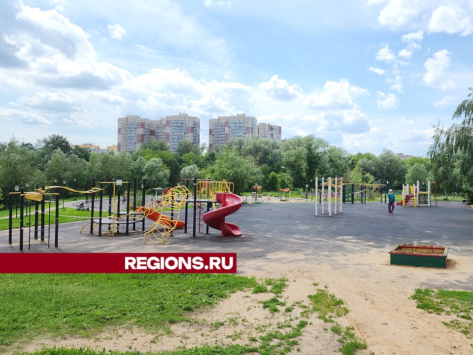 Обновленные игровые площадки ждут посетителей в зоне отдыха на реке Скалбе