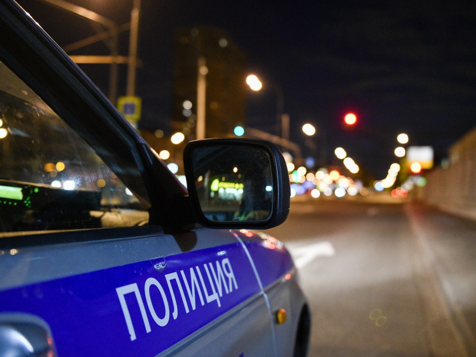 Хладнокровно душила пакетом: как бывалый мошенник толкнул жену и 16-летнюю падчерицу на убийство