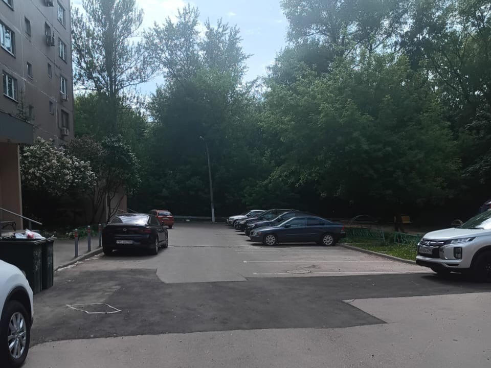 Коммунальщики ликвидировали прорыв трубы на улице Неделина в Одинцове и положили там новый асфальт