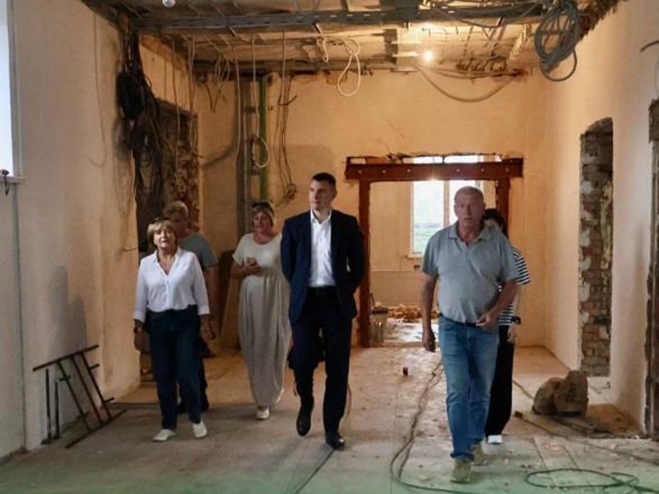 Глава Павловского Посада призвал ускорить закупку материалов для капремонта школ