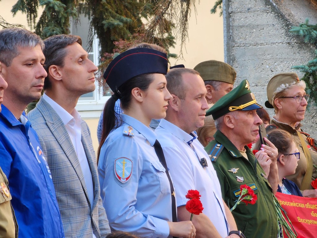 Память погибших во время Великой Отечественной войны почтили в Воскресенске  Московской области | REGIONS.RU / Воскресенск