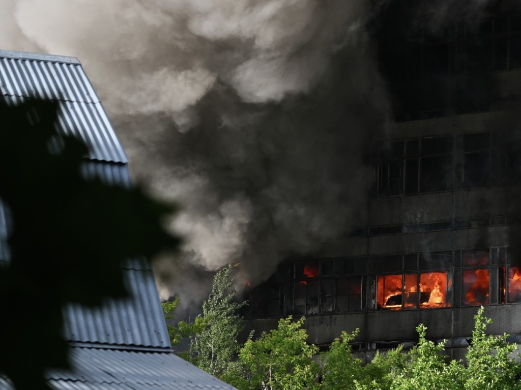В подмосковном Фрязино локализовали пожар на территории НИИ «Платан»