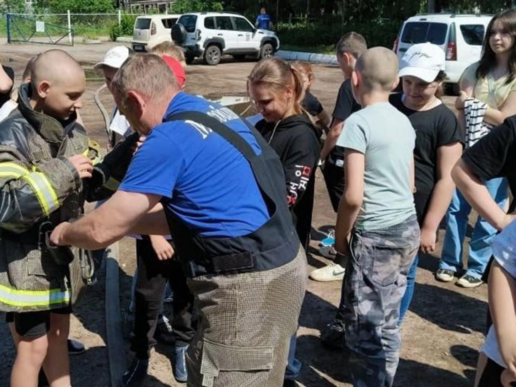 Талдомские школьники укротили огонь с помощью спецсредств