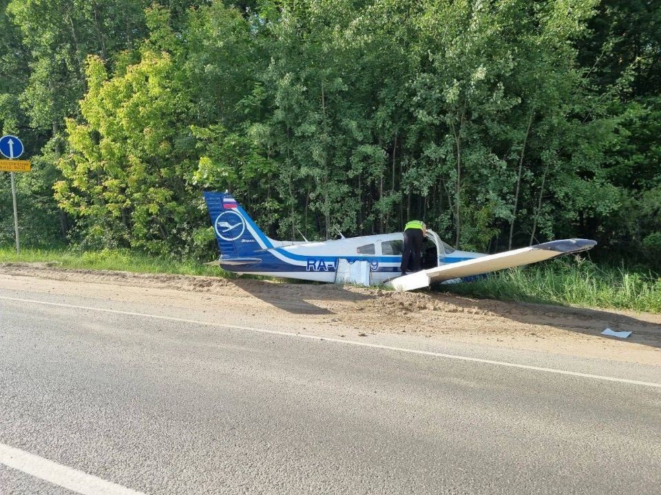 Самолет Piper упал в кювет на Тураевском шоссе неподалеку от Жуковского