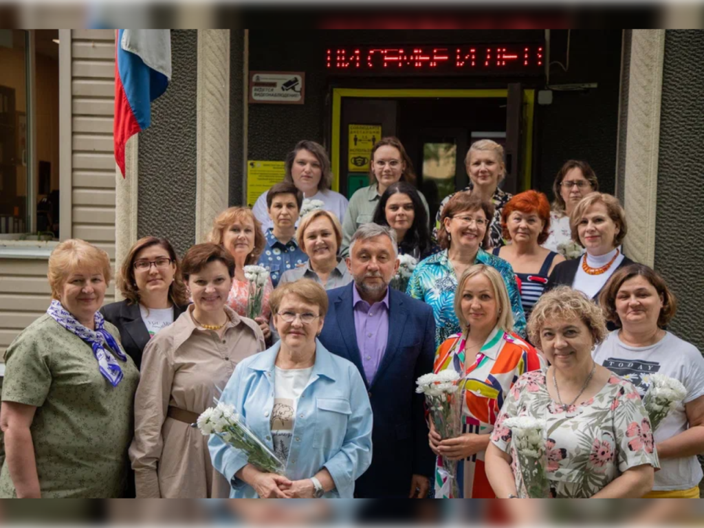 Сотрудников Семейного центра помощи семье и детям «Домодедовский» поздравили с профпраздником