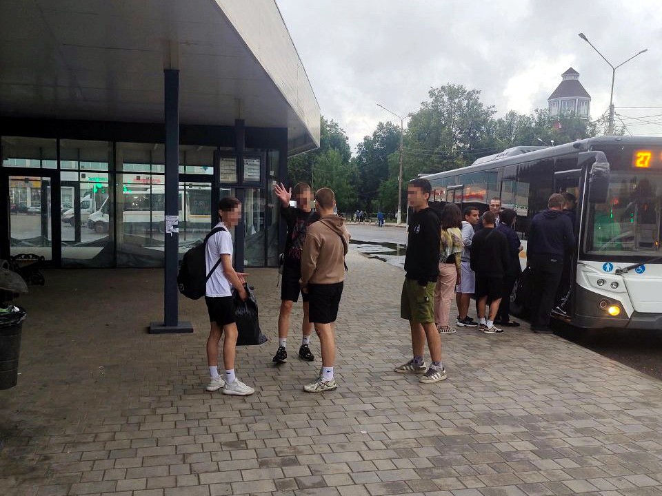 Подростки угрожают электрошокером прохожим в Ногинске