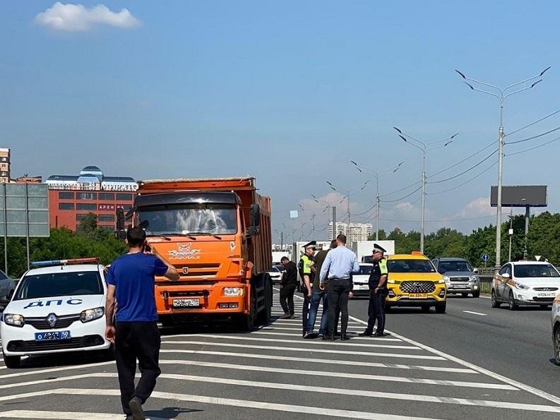 Три незаконных возчика мусора поймали в округе