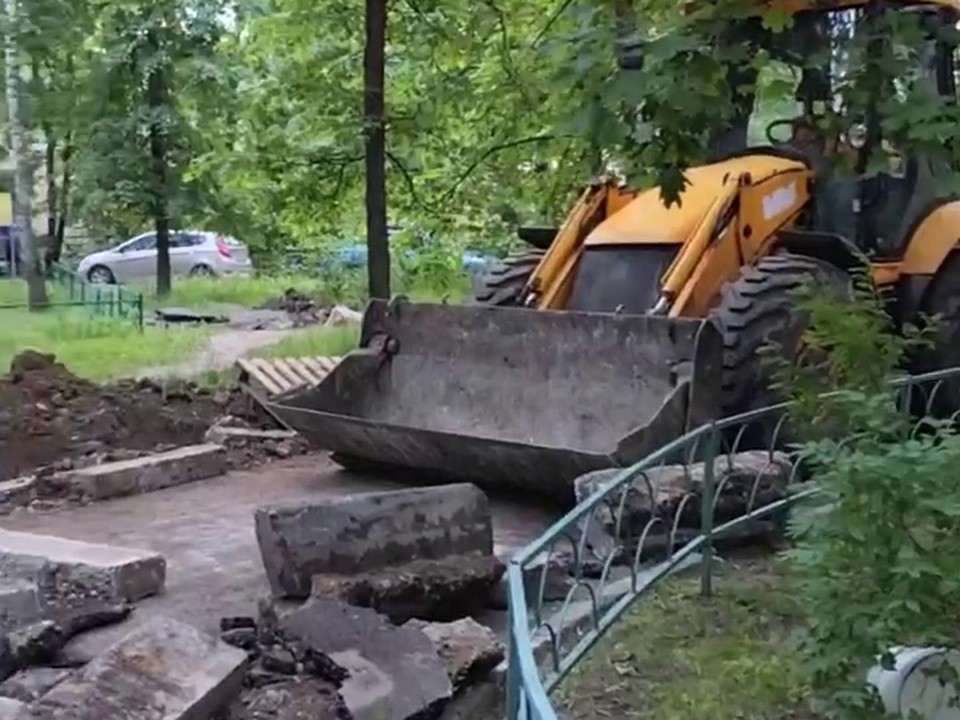 На улице Северной в Одинцове начали замену тротуаров и бордюров