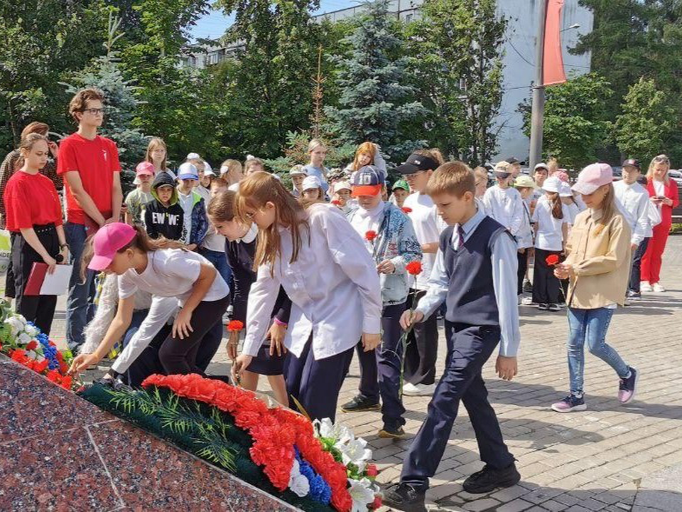 Свыше 60 тысяч школьников поучаствовали в мероприятиях в честь Дня памяти и скорби