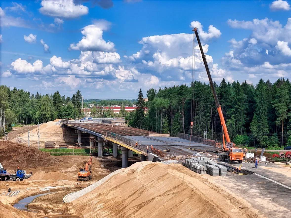 Строительство объездной дороги деревни в Одинцовском на ЦКАД достигло 60%