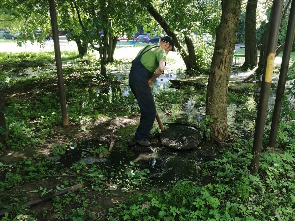 Канализацию прочистили на проезде Марата в Заветах Ильича