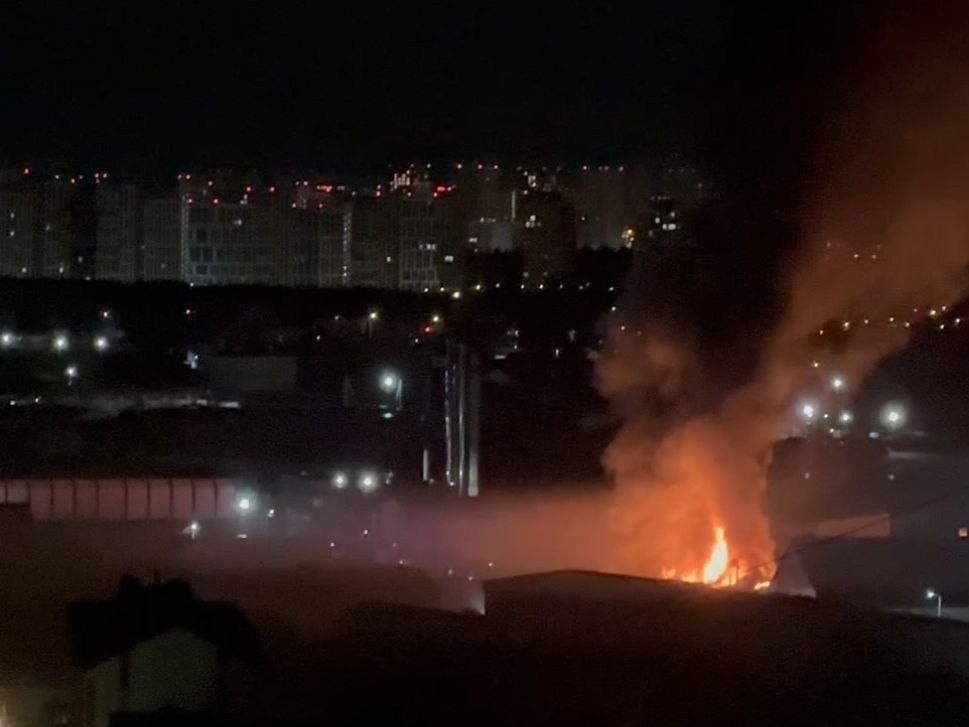 В Москве вспыхнуло здание на территории бывшего завода МиГ