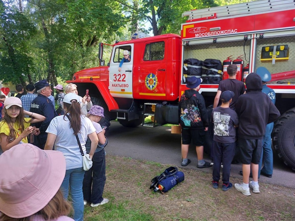 Коломенские спасатели обучили детей правилам безопасного поведения на  каникулах | REGIONS.RU / Коломна