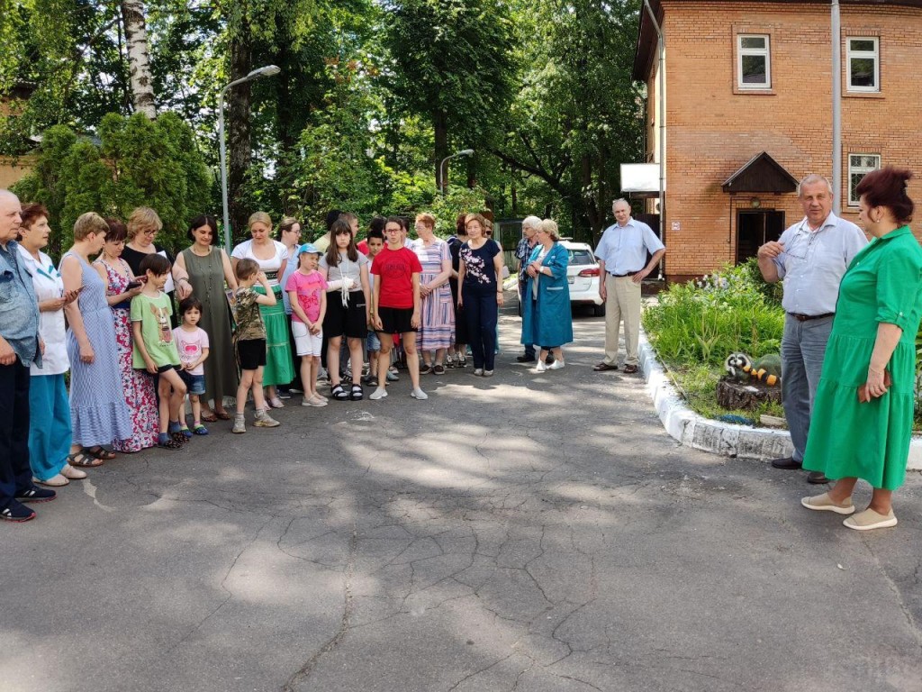 Воспитанники семейного центра отработали на практике, как действовать при пожаре