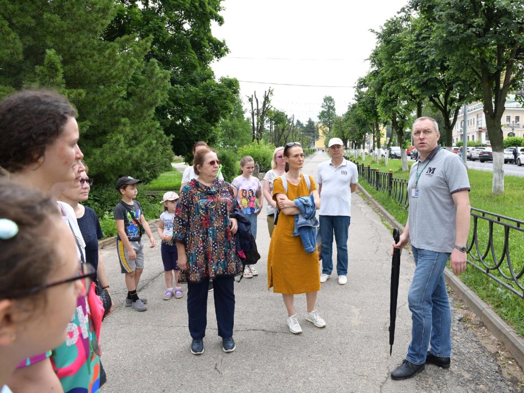 В Дмитровском округе более четырех тысяч человек приняли участие в  праздничных мероприятиях в День России | REGIONS.RU / Дмитров