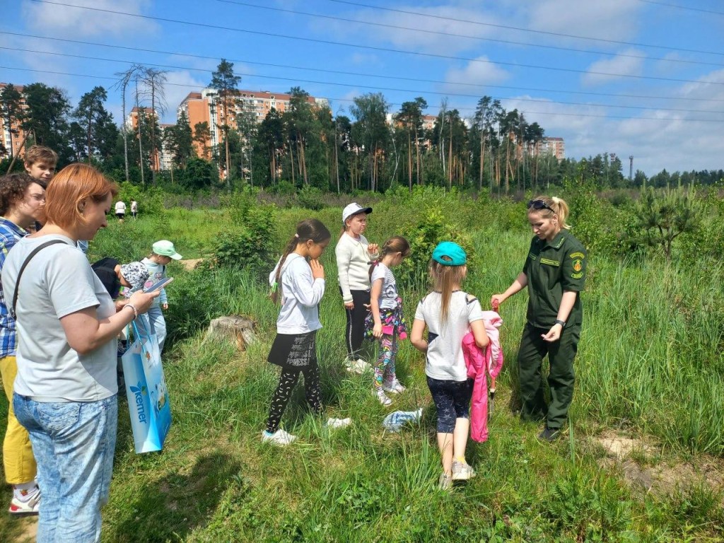 Хобби-мастерская «Лимонад» из Балашихи познакомилась с мечом Колесова |  REGIONS.RU / Балашиха