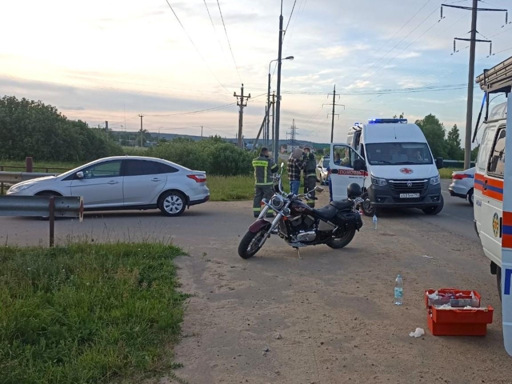 Велосипедист и мотоциклист столкнулись на дороге: обошлось без жертв