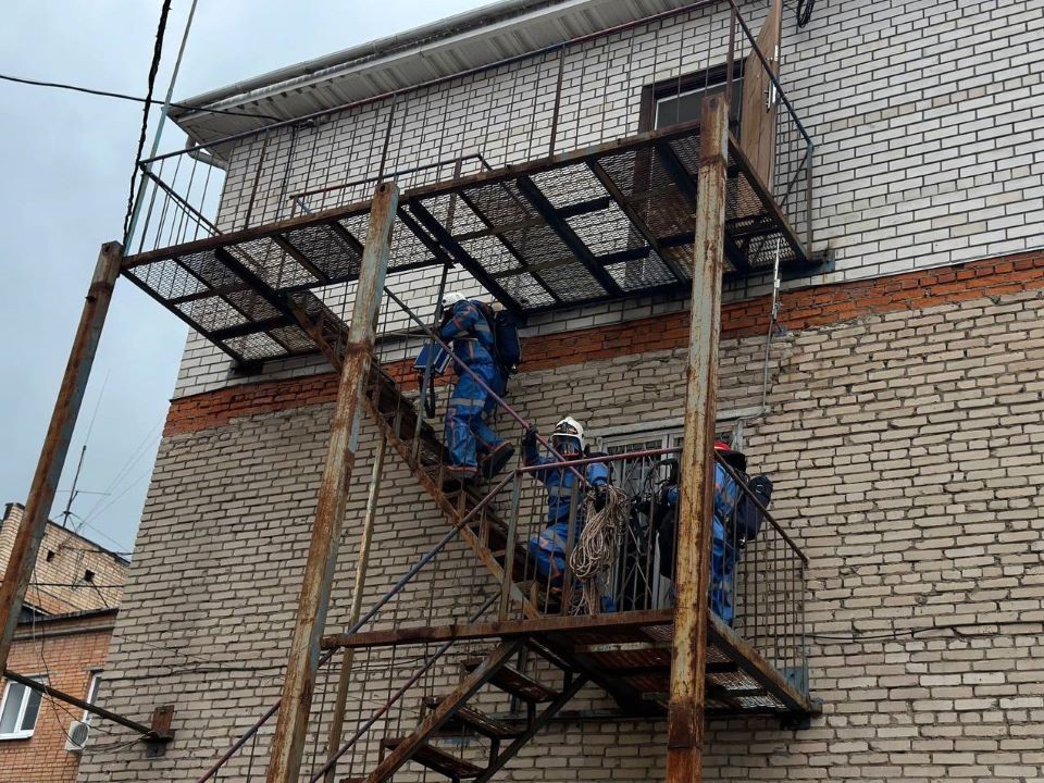 Чеховские спасатели эвакуировали пострадавших из опасной зоны