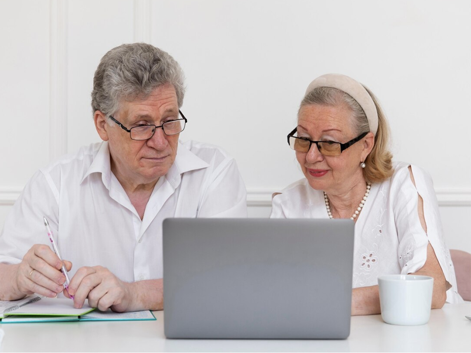 Котельниковские пенсионеры могут оформить доплату к пенсии онлайн