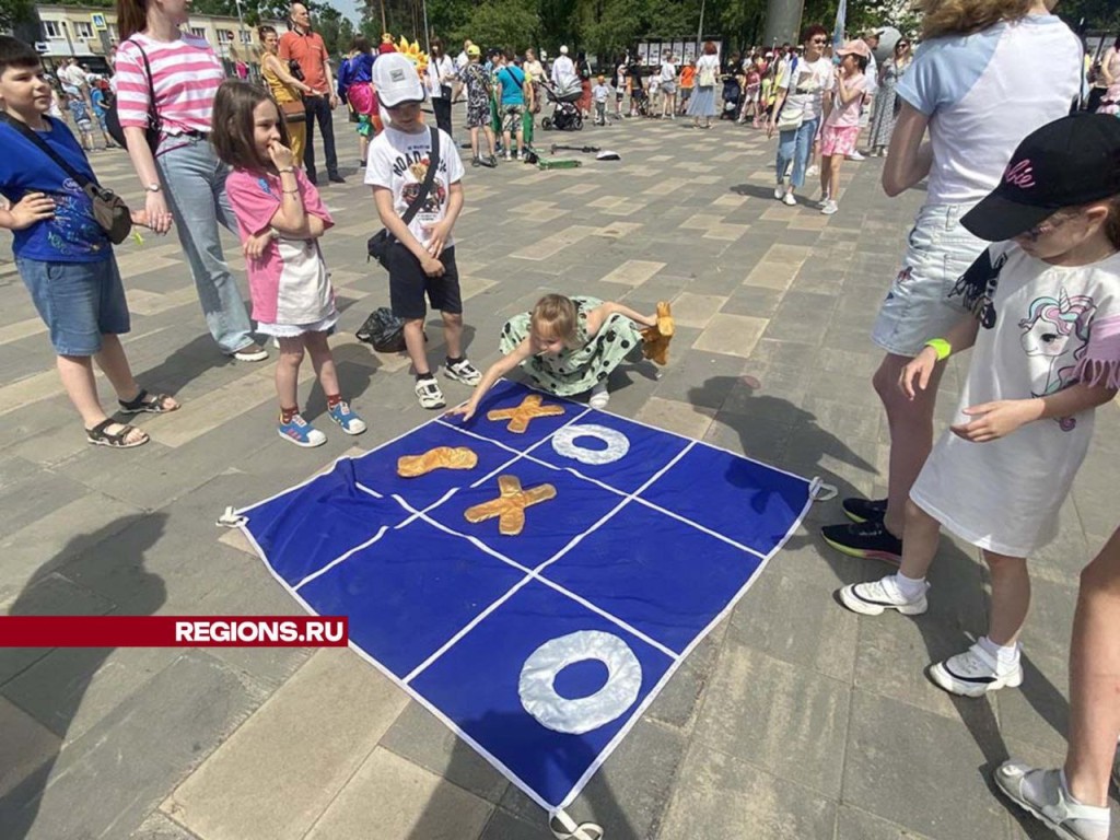 Танцевали рок-н-ролл и рисовали на воде: во Власихе состоялся большой  праздник для детей | REGIONS.RU / Одинцово