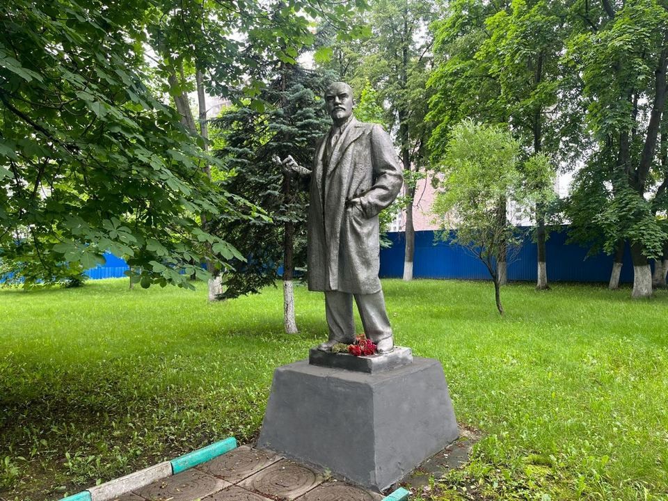 Ленина снимут и увезут: на «Метровагонмаше» продолжают переносить памятники