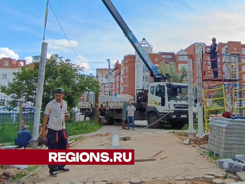 В Центральном парке Лобни стартовал монтаж новой входной группы