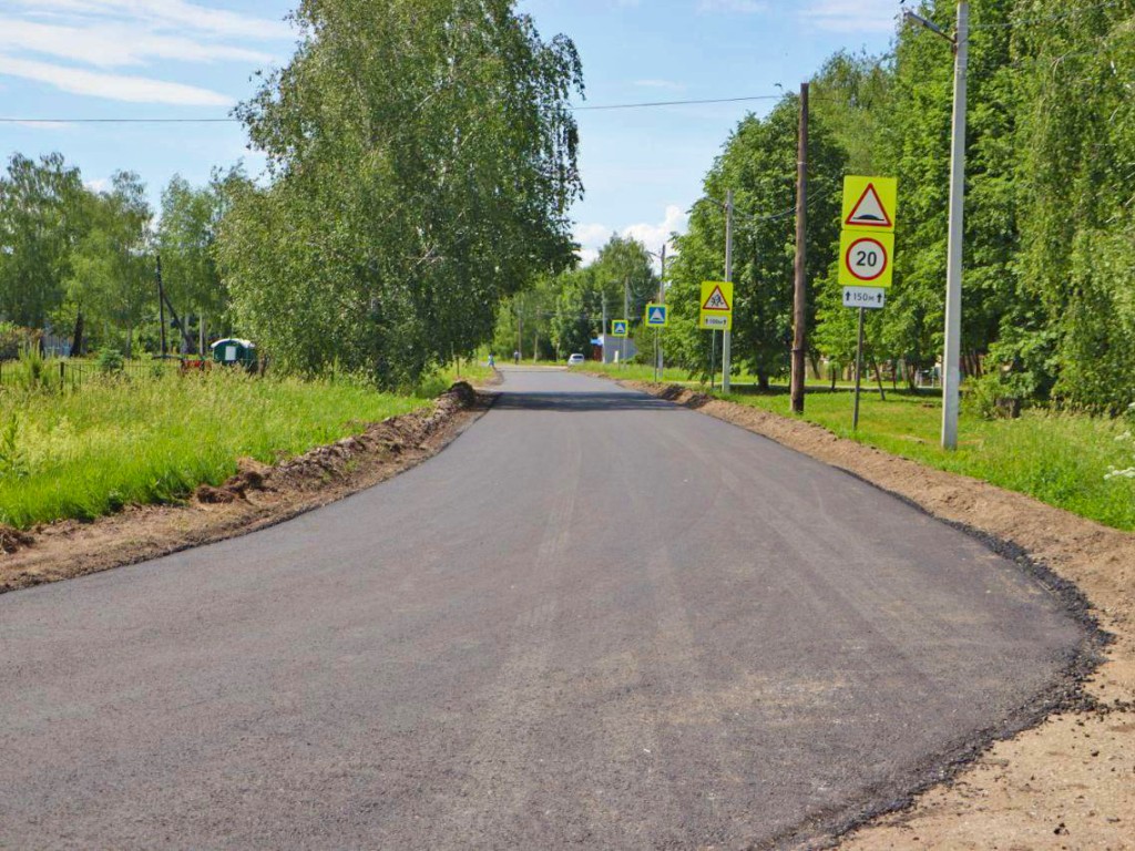В деревне Летуново заасфальтировали автомобильную дорогу
