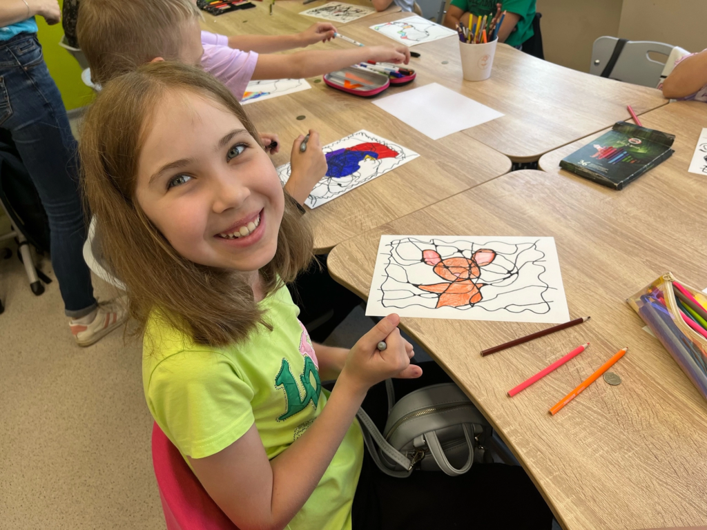 Инструктор по нейрографике в Наро-Фоминске помогает детям улучшать настроение рисованием