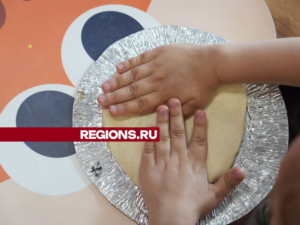 Дети участников СВО приготовили пиццу со вкусом любви к Родине | REGIONS.RU  / Сергиев Посад