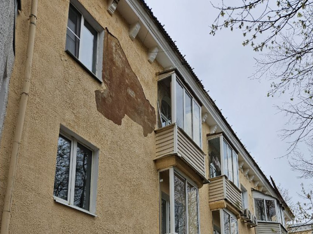 Пострадавших нет: в Венюково в домах, где недавно прошел ремонт, отваливается штукатурка