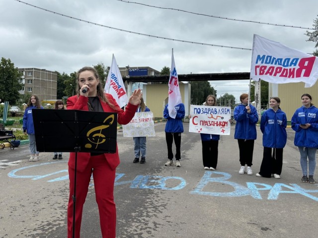 Молодогвардейцы организовали концерт ко Дню медика для врачей Луховицкой больницы