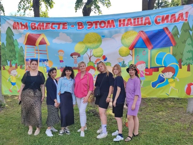 Дмитровские студенты устроили для детей с ОВЗ яркий праздник с танцами, шарами и мыльными пузырями