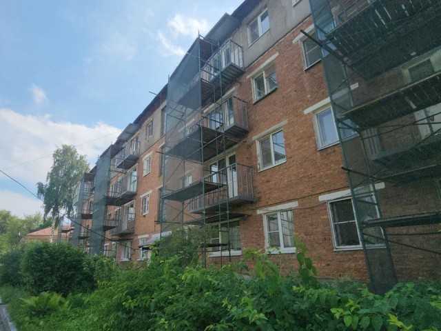 Балконы дома в переулке Орджоникидзе отремонтируют к августу