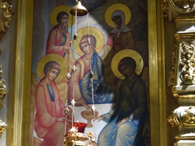 Православные егорьевцы отмечают праздник Троицы
