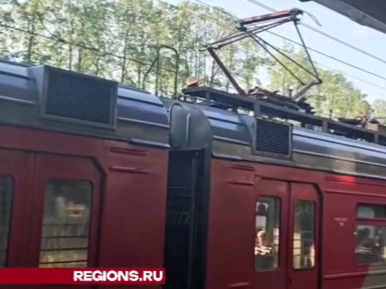 Пассажиры сняли на видео страшные кадры с зацеперами на Ярославском направлении