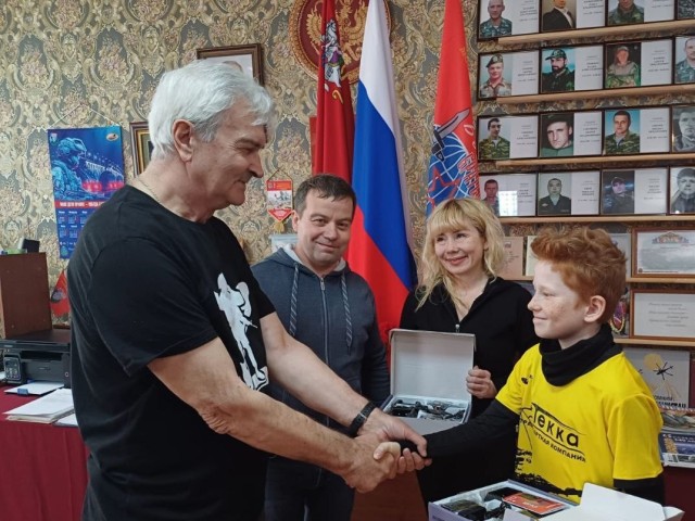 Егорьевский школьник приобрел на собственные деньги рации для бойцов СВО