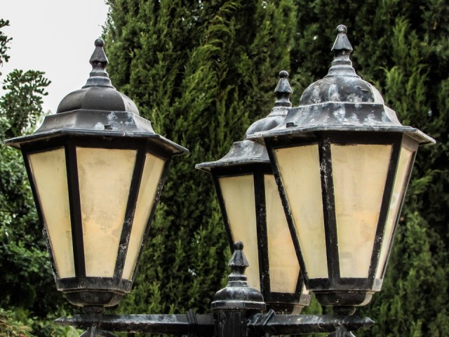 На Лазуринском бульваре появятся новые светильники