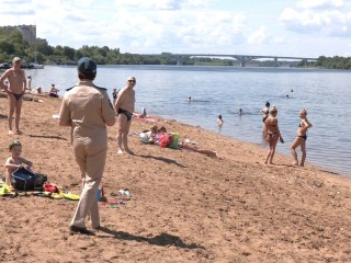 Маленькие купальщики узнали о безопасном поведении на водоемах Дубны от инспекторов