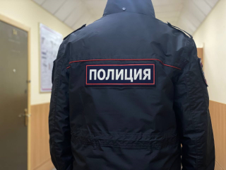 Полиция Ленинского округа задержала мужчину с полными карманами наркотиков