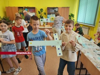 Воспитанники дневного лагеря в Волоколамске смастери модели самолетов