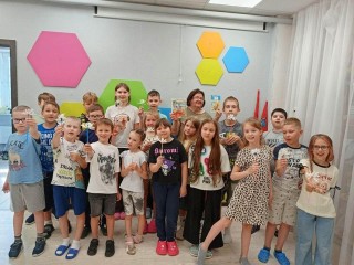Веселые затеи «Россыпь книжных сокровищ» организовали для ребят поселка Свердловский