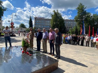 В День памяти и скорби жители и глава Егорьевска возложили цветы к Вечному огню
