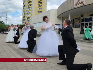 Долголеты из Долгопрудного представили танцы прошлых веков на областном фестивале