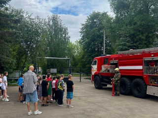 Домодедовские спасатели провели урок безопасности в детском лагере