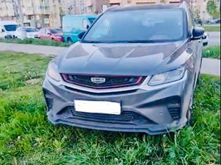 Щелковские «народные инспекторы» фиксируют автомобили, припаркованные на газонах