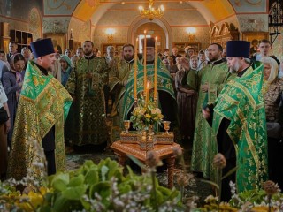 Православные в Пушкино отметили праздник Святой Троицы рядом с близкими людьми