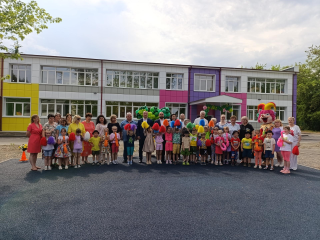 Глава города поздравил дошкольников и их родителей с открытием детского сада после капремонта