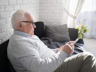 Мошенники придумали схему обмана жителей через предложения о социальных выплатах