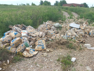 Виновников свалки стройотходов у деревни Семибратское накажут по закону