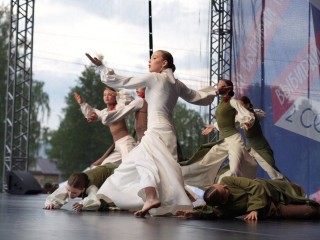 «Ассоль» из Сергиева Посада победила на фестивале «Город танцует в парках»